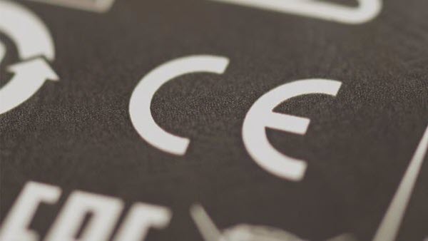 CE-Zeichen auf Ladegerät